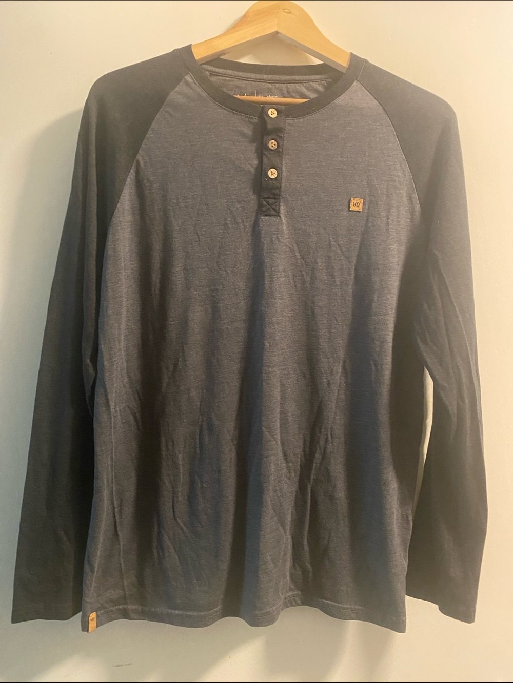 tentree Navy and Dark Blue Long-Sleeve Henley